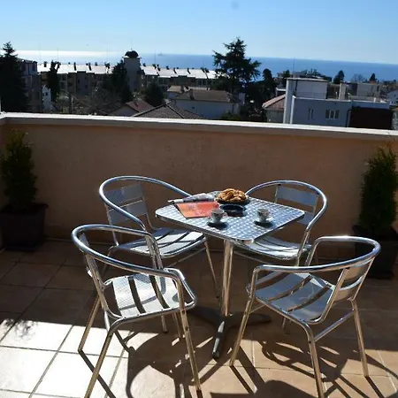 Big Terrace 2bd Sea View Suite-pool&bbq Apartment Warna